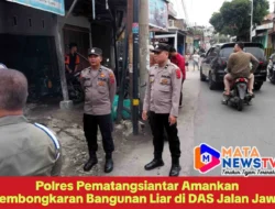 Polres Pematangsiantar Amankan Pembongkaran Bangunan Liar di DAS Jalan Jawa