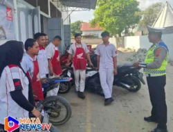 Polantas Menyapa di Cikampak, Unit Lantas Polsek Torgamba Ajak Karyawan Tertib Berlalu Lintas