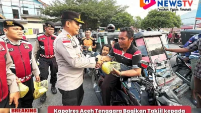 Kapolres Aceh Tenggara Bagikan Takjil kepada Tukang Becak, Peringati HUT Korps Sabhara ke-74