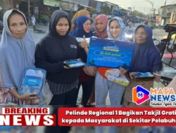 Pelindo Regional 1 Bagikan Takjil Gratis kepada Masyarakat di Sekitar Pelabuhan