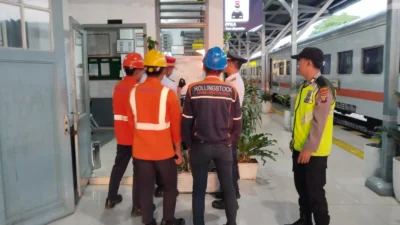 Polsek Siantar Barat Amankan Arus Balik Lebaran di Stasiun Kereta Api