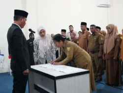Sekda Labusel Lantik Kepala Sekolah dan Kepala Puskesmas