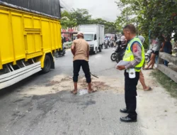 Dua Pemotor Tewas Terlindas Truk Tronton di Jembatan Perbaungan, Polisi Selidiki Penyebab Kecelakaan