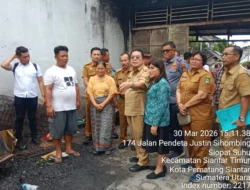 Bhabinkamtibmas Polsek Siantar Timur Monitoring Penyaluran Bantuan bagi Korban Kebakaran