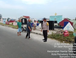 Bhabinkamtibmas Polsek Siantar Selatan Sambangi Warga yang Ziarah Paskah