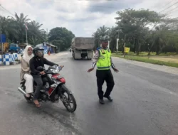 Sat Lantas Polres Batu Bara Laksanakan Gatur Siang di Jalinsum Sei Bejangkar