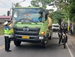 Sat Lantas Polres Pematangsiantar Bagikan Brosur Tertib Lalu Lintas