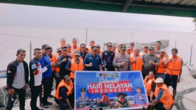 Polsek Kundur dan KSOP Salurkan Life Jacket untuk Nelayan di Hari Nelayan Nasional 2026