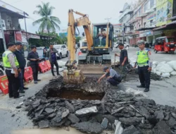 Sat Lantas Polres Pematangsiantar Survei Perbaikan Jalan Amblas di Jalan Gereja