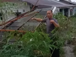 Kapolsek Siantar Martoba Tinjau Dampak Puting Beliung, Satu Rumah Rusak