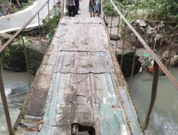 Polri untuk Masyarakat, Kapolsek Siantar Martoba Pimpin Perbaikan Jembatan Rusak di Pondok Sayur