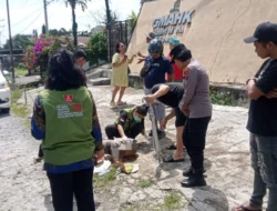 Kapolsek Siantar Marihat Gerak Cepat Evakuasi Pria Diduga ODGJ yang Tergeletak Lemas
