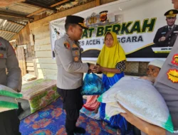 Kapolres Aceh Tenggara Salurkan Bantuan bagi Korban Kebakaran dalam Program Jumat Berkah