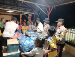 Polsek Lawe Sigala-gala Kawal Pembagian Makan Malam untuk Korb