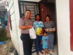 Polri Peduli, Kapolsek Siantar Marihat Salurkan Bansos untuk Warga Miliki Anak Stunting