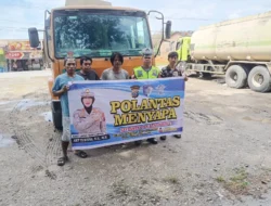 Polantas Menyapa di Sosopan, Satlantas Polres Labusel Edukasi Sopir Utamakan Keselamatan Berkendara