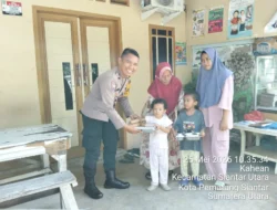 Bhabinkamtibmas Polsek Siantar Utara Sambangi Posyandu, Sampaikan Pesan Kamtibmas dan Serahkan MBG