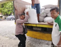 Kapolsek Siantar Marihat Dampingi Penjualan Jagung Petani Binaan ke Bulog, Dukung Ketahanan Pangan