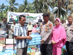 Jumat Berkah, Kapolres Aceh Tenggara dan Bhayangkari Salurkan Bantuan Korban Kebakaran di Kute Bakhti