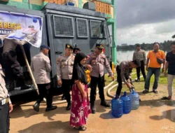 Polres Karimun dan Brimob Salurkan Air Bersih untuk Warga Telaga Riau, Wujud Kepedulian HUT Bhayangkara ke-80