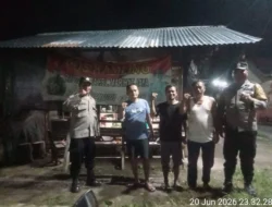 Polsek Siantar Marihat Laksanakan SALING di Pos Kamling Saat jaga malam