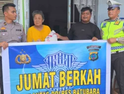 Satlantas Polres Batu Bara Bagikan Beras untuk Janda dan Anak Tuna Wicara di Jumat Berkah