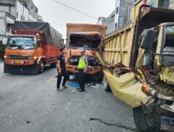 Diduga Kurang Konsentrasi, Truk Box Tabrak Dua Dump Truk yang Sedang Antre Solar di Perbaungan, Sopir Kabur dari TKP