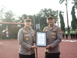 Kapolres Karimun Beri Penghargaan Personel Berprestasi, Tekankan Peningkatan Kinerja dan Profesionalisme