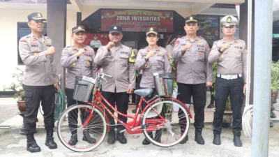 Kapolres Karimun Serahkan Kargo Baca, Perkuat Literasi Lewat Bhabinkamtibmas