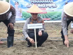 Polres Karimun dan BUMDes Pangke Barat Tanam Jagung di Lahan 2 Hektare