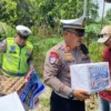 Sambut Hari Lalu Lintas Bhayangkara ke-71, Sat Lantas Polres Sergai Salurkan Sembako kepada Warga dan Petugas Perlintasan