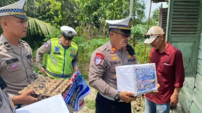 Sambut Hari Lalu Lintas Bhayangkara ke-71, Sat Lantas Polres Sergai Salurkan Sembako kepada Warga dan Petugas Perlintasan
