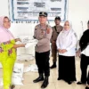 Polsek Sungai Kanan Kawal Penyaluran 111,3 Ton Beras Bulog untuk 3.710 Keluarga