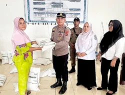 Polsek Sungai Kanan Kawal Penyaluran 111,3 Ton Beras Bulog untuk 3.710 Keluarga