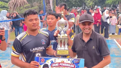 Polres Labusel Juara Turnamen Voli Piala Ketua MP Karang Taruna, Taklukkan Perkebunan Nagodang 3-1