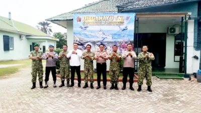 HUT ke-81 TNI, Polsek Jajaran Polres Labusel Sambangi Koramil dan Subdenpom